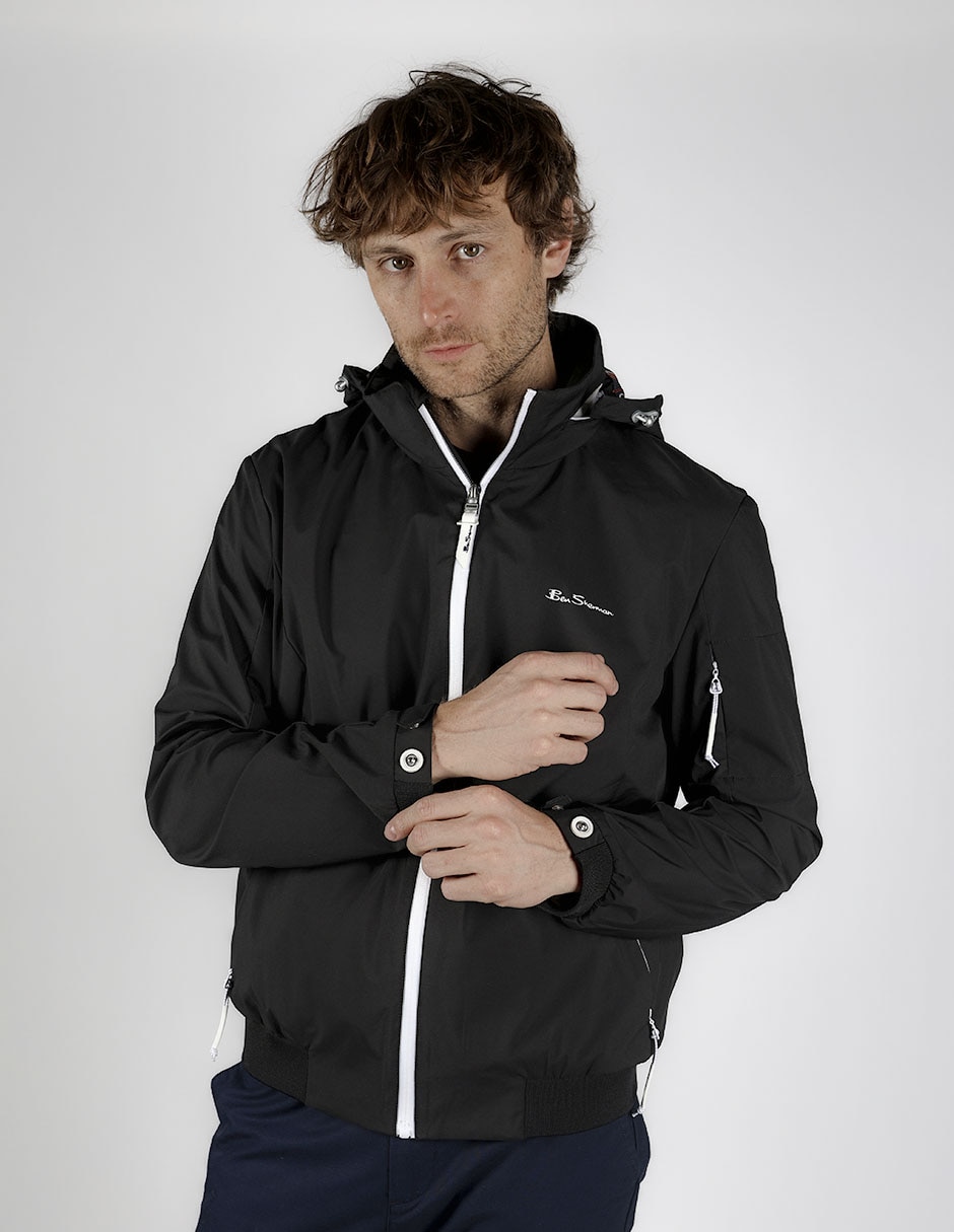 Chamarra rompevientos Ben Sherman capucha y bolsa para hombre