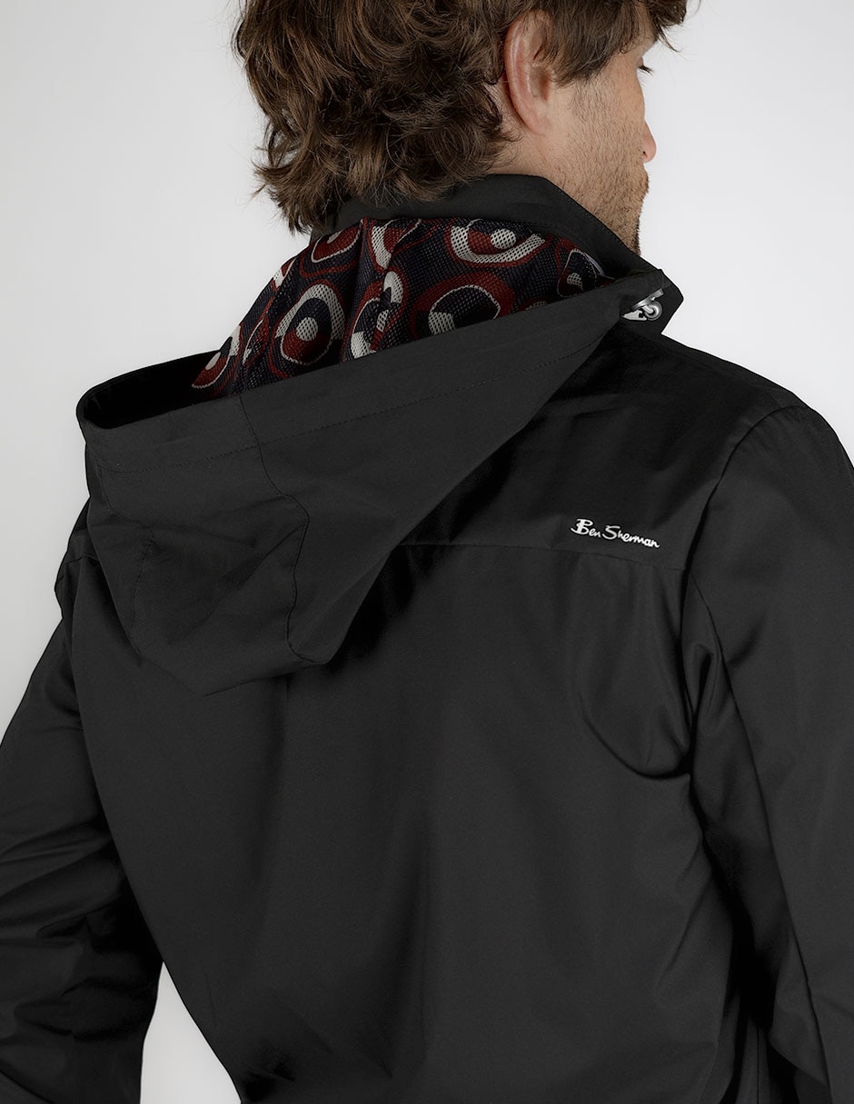 Chamarra rompevientos Ben Sherman capucha y bolsa para hombre
