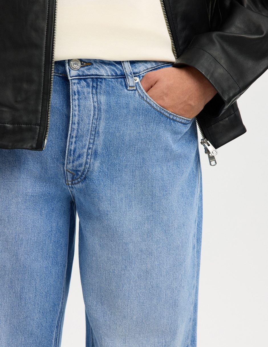 Jeans loose lavado claro para hombre 3