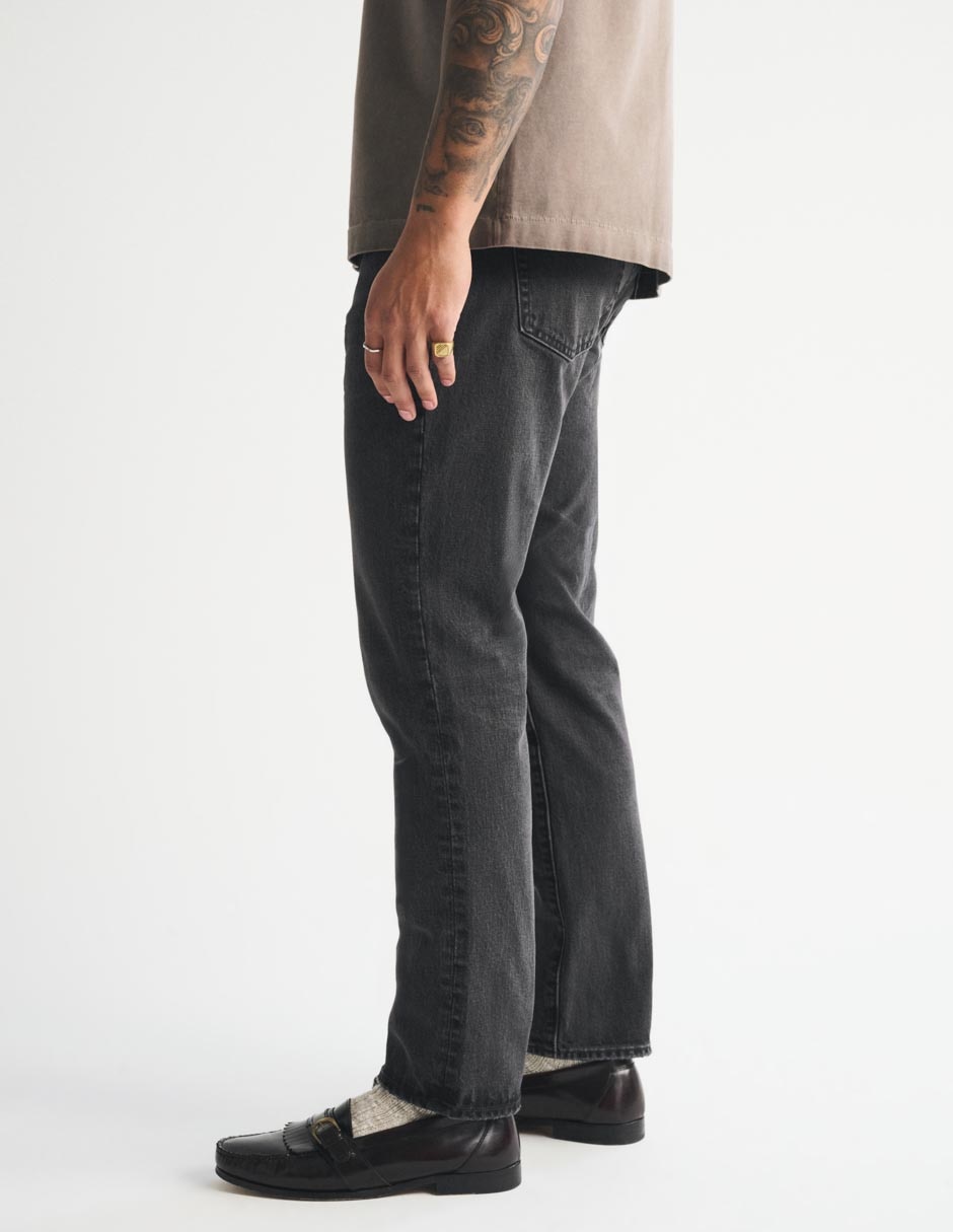 Jeans lavado obscuro para hombre 4