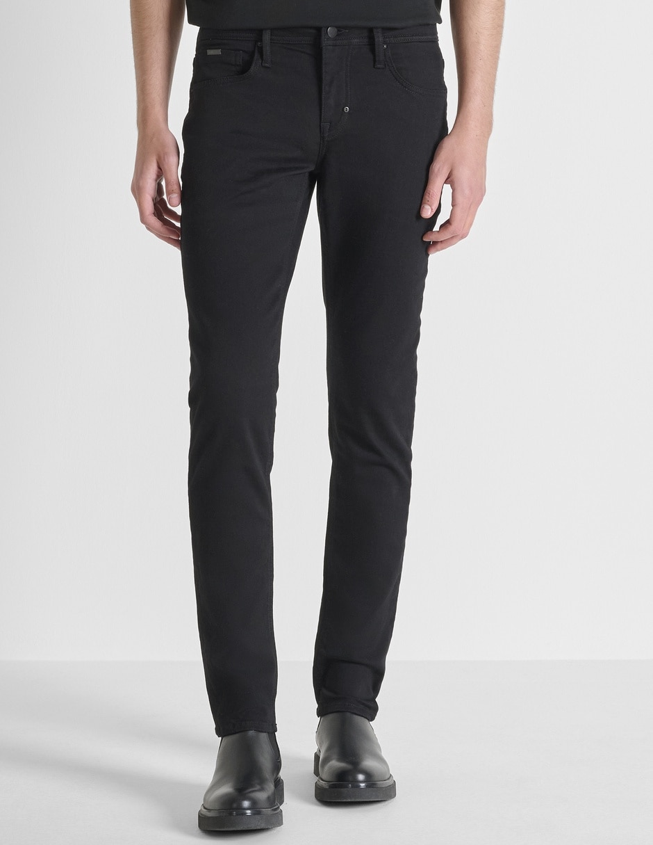 Jeans taper lavado obscuro para hombre