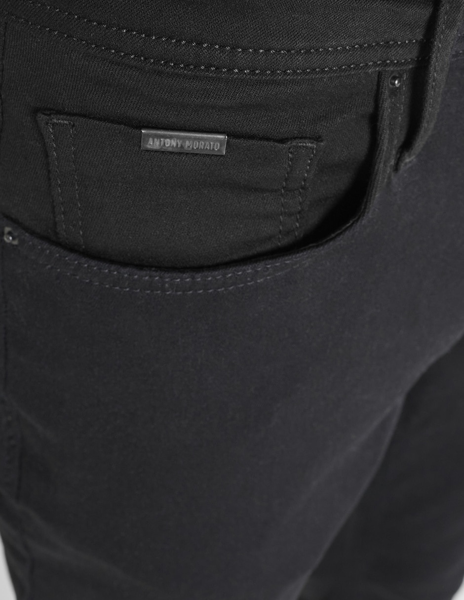 Jeans taper lavado obscuro para hombre 3